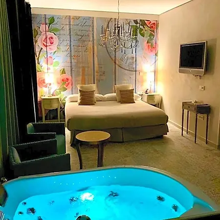 فندق Akla 4*